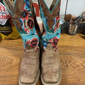 Woman’s used 9 Ariat Boots Square Toe